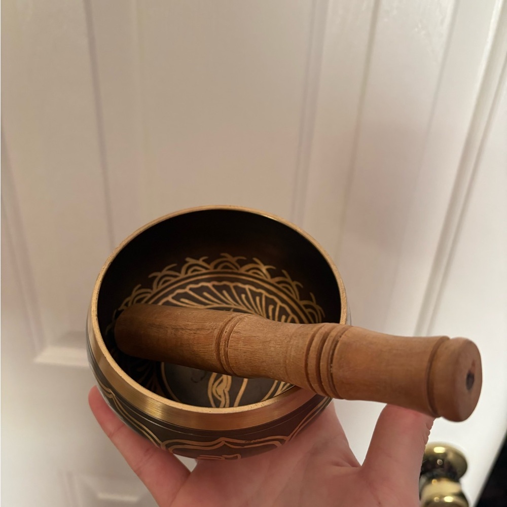 Small singing bowl